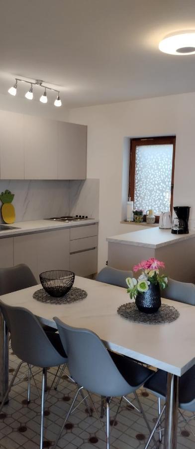 Apartment Oja Malinska Buitenkant foto
